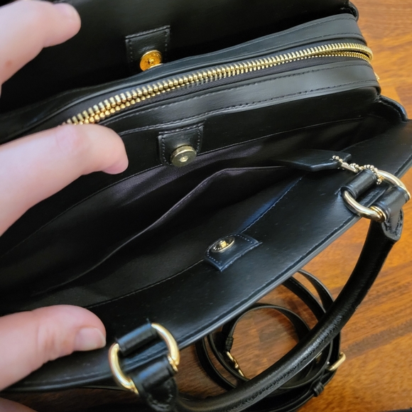 SOLD! Coach Purse! Signature Lillie Carryall in Signature Canvas - Picture 6 of 9